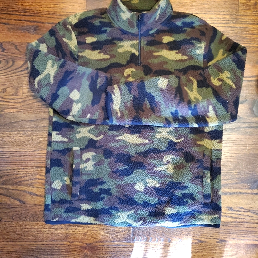 OLD NAVY CAMO FLEECE